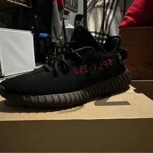 Yeezy 350 v2 BRED
